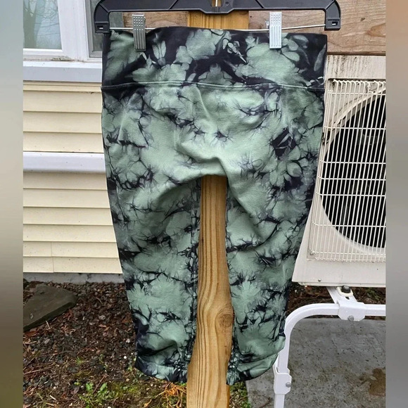 NUX Tie Dye Cropped Legging Medium - Picture 6 of 8